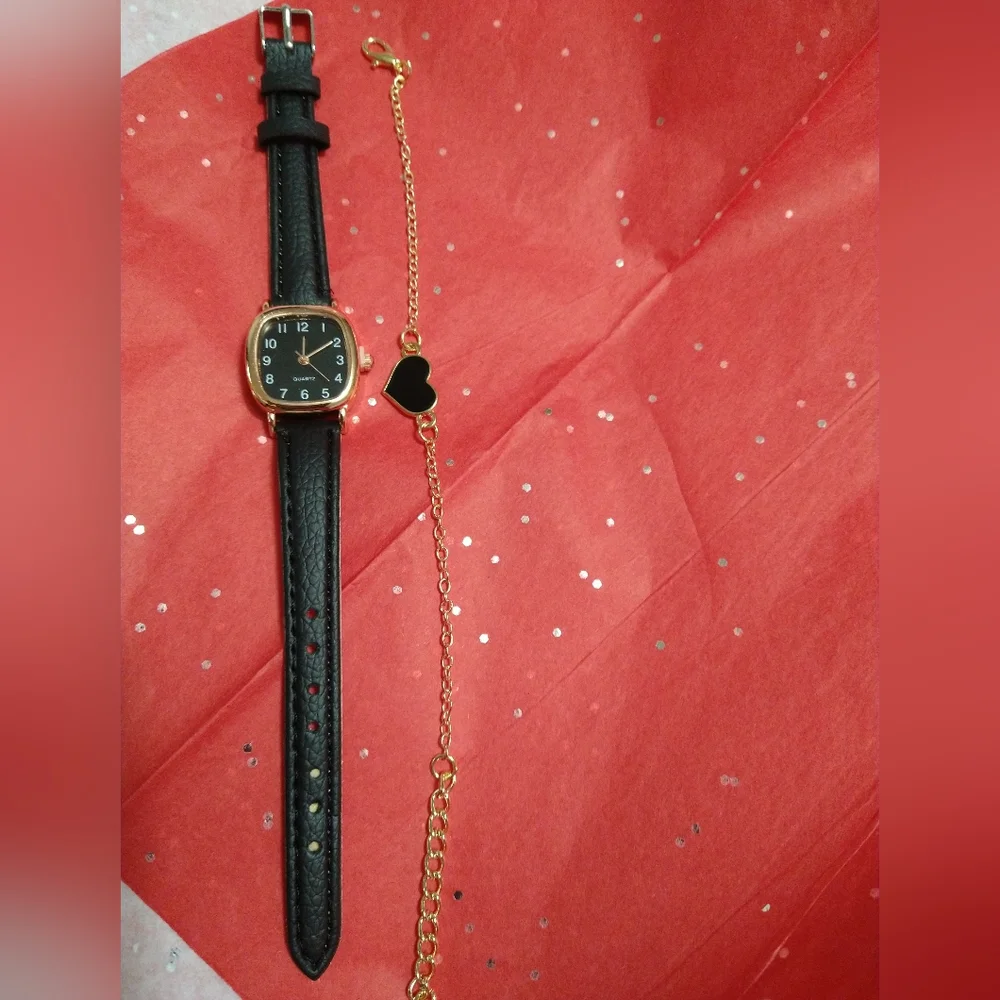 #19 Women's Quartz Watch & Heart Bracelet Gift Set - Picture 9 of 11